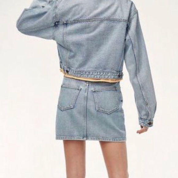 Aritzia TNA Hiroshi Light Wash Denim Mini Skirt - Picture 4 of 4